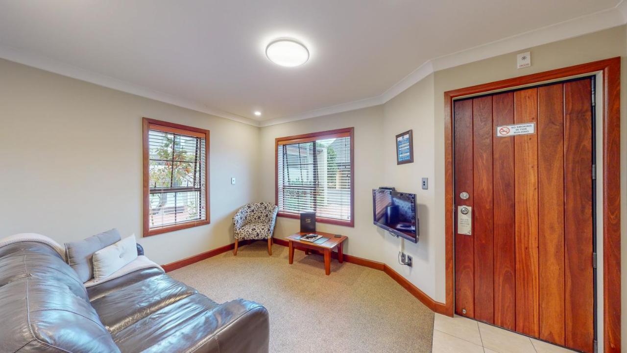 Quantum Lodge Motor Inn Гамильтон Экстерьер фото