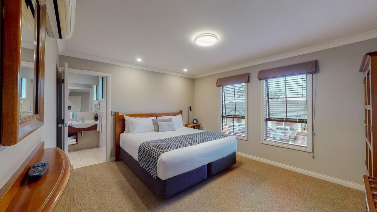 Quantum Lodge Motor Inn Гамильтон Экстерьер фото