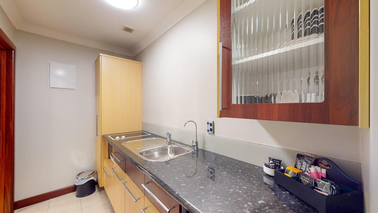 Quantum Lodge Motor Inn Гамильтон Экстерьер фото