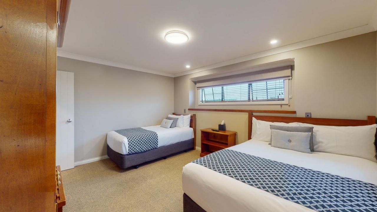 Quantum Lodge Motor Inn Гамильтон Экстерьер фото